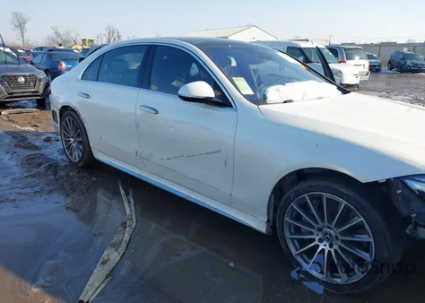 2022 Mercedes-Benz S 500 4Matic z USA, uszkodzony, nr VIN W1K6G6DB1NA091405